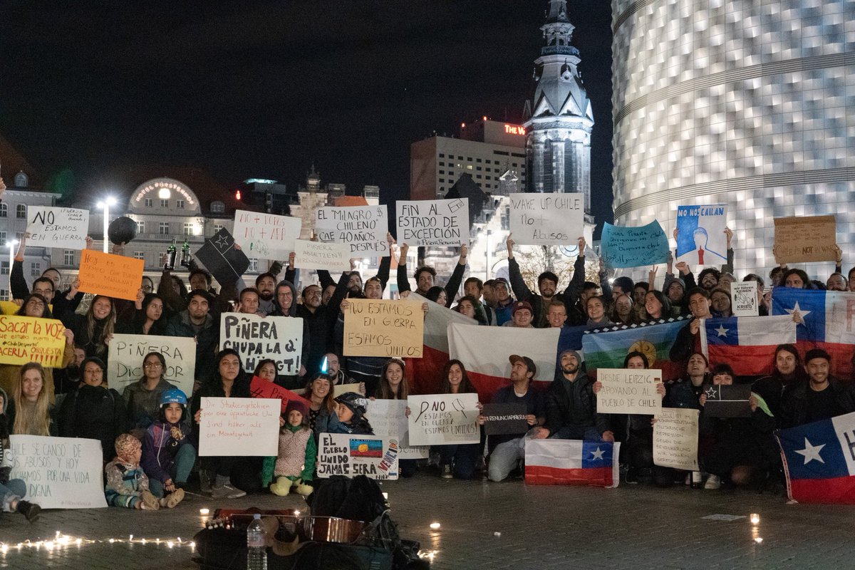 rupcich's tweet photo. Desde Leipzig #RenunciaPiñera https://t.co/ZoZKPzP41g