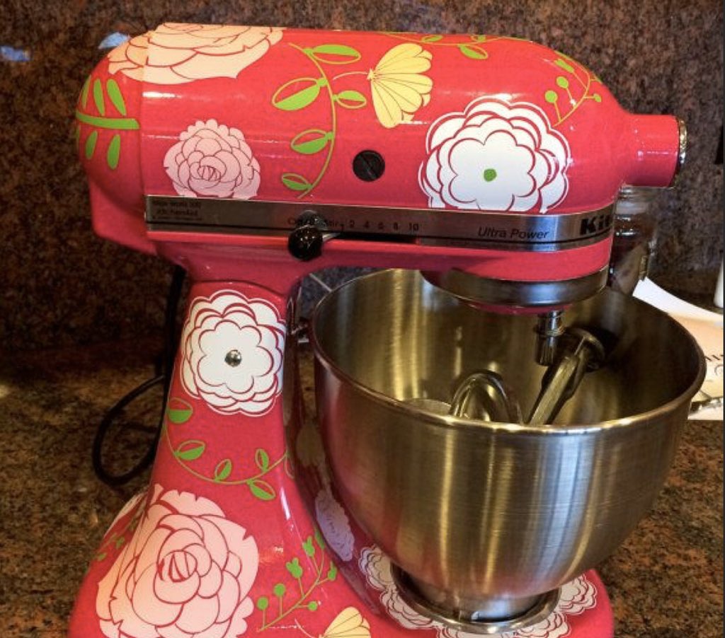 pensacolapeach's tweet photo. When your wife customizes her kitchen aid! #creativekitchen #kitchenaid #lovekitchenaid Thanks agin to our fave @KitchenAidUSA https://t.co/CNwWImlQca