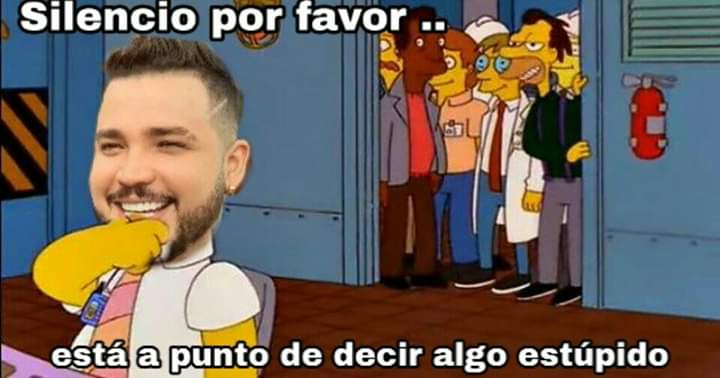 pipearanzazu's tweet photo. Este sólo sabe decir "hay que lindo" "repitela" y erizarse más que amparo jajajaja petardo @YomeLlamo https://t.co/htroSu2296