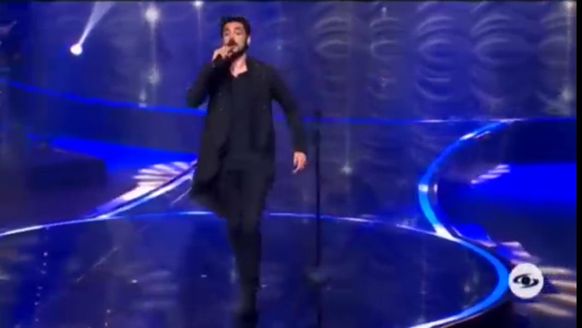 TeamSebArjonaPE's tweet photo. Primero en salir en @YomeLlamo nuestro querido @sebarjona interpretando el tema musical EL PROBLEMA... Sintonizando desde Perú el programa... @Ricardo_Arjona @InfoMundoArjona @notiarjona #YoMeLlamoRicardoArjona2019 https://t.co/DxBAxdnxyn