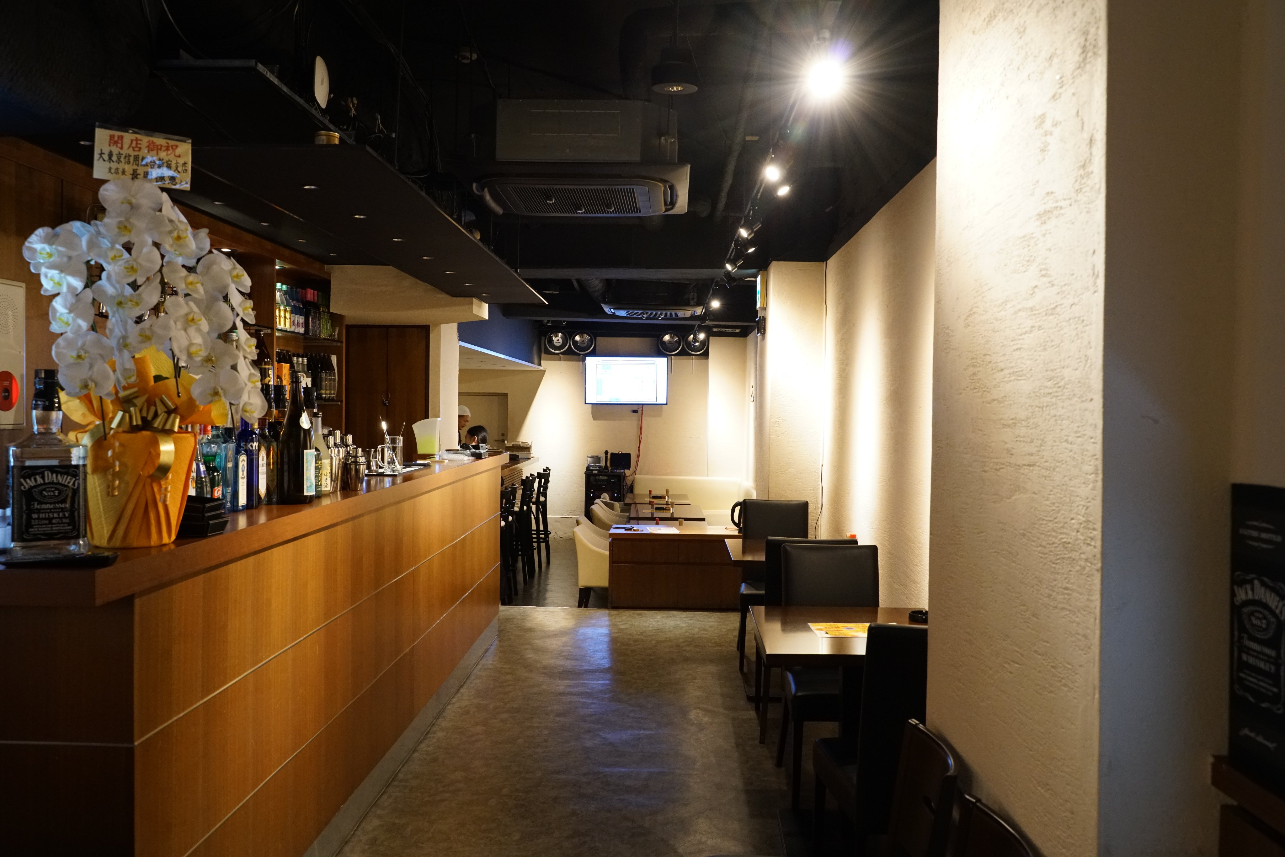 下倉バイオ On Twitter: "秋葉原近辺で終電を逃す機会の多い皆様に大変耳寄りな情報なんですが、末広町湯島間にある「うるとら」という居酒屋が近年稀に見る大ヒットで我々が支えなければって感じの新規店舗なんでぜひ行ってください。朝５時までやってます。この内装  ...