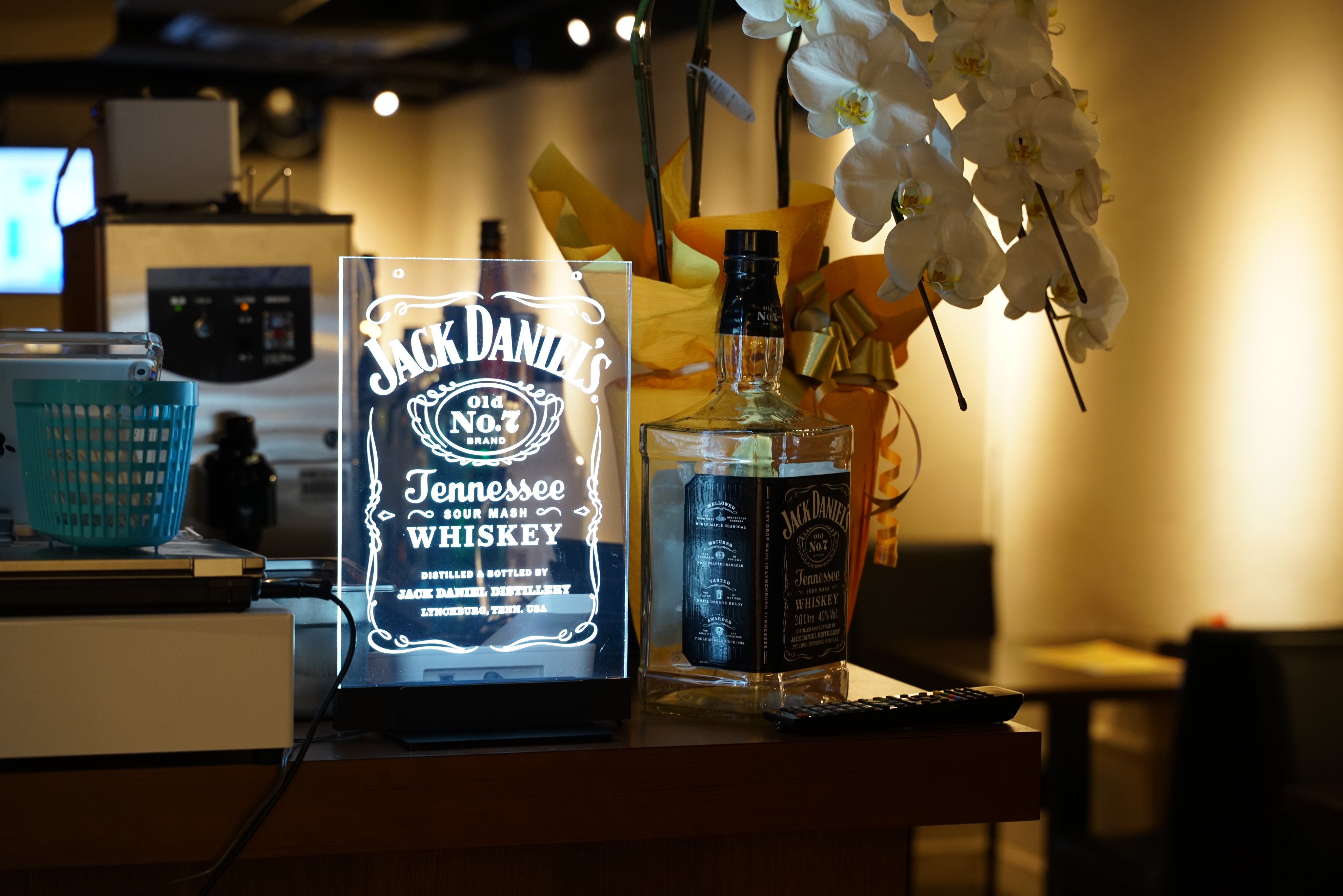 下倉バイオ On Twitter: "秋葉原近辺で終電を逃す機会の多い皆様に大変耳寄りな情報なんですが、末広町湯島間にある「うるとら」という居酒屋が近年稀に見る大ヒットで我々が支えなければって感じの新規店舗なんでぜひ行ってください。朝５時までやってます。この内装  ...