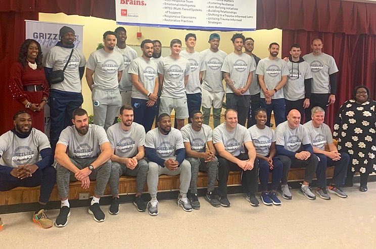 MSCSK12's tweet image. Thank you to @memgrizz for dedicating their Day of Service to supporting Bethel Grove Elementary with supplies, smiles, and some good, old-fashioned elbow grease!  #scsis901 #gogrizz 🐻💙💛