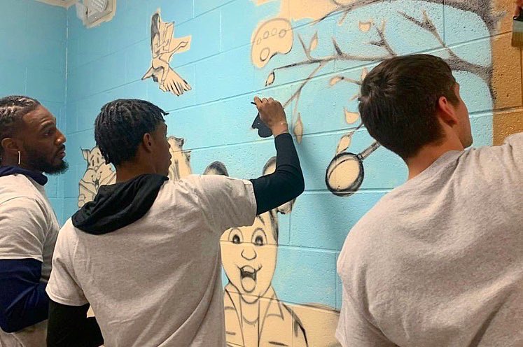 MSCSK12's tweet image. Thank you to @memgrizz for dedicating their Day of Service to supporting Bethel Grove Elementary with supplies, smiles, and some good, old-fashioned elbow grease!  #scsis901 #gogrizz 🐻💙💛