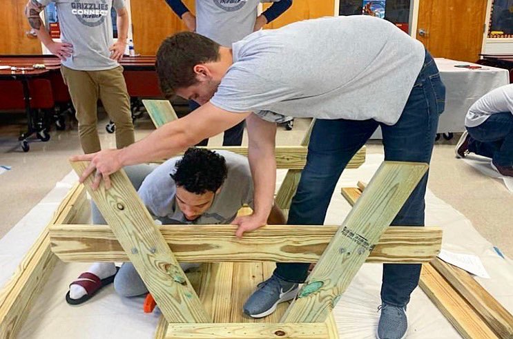 MSCSK12's tweet image. Thank you to @memgrizz for dedicating their Day of Service to supporting Bethel Grove Elementary with supplies, smiles, and some good, old-fashioned elbow grease!  #scsis901 #gogrizz 🐻💙💛