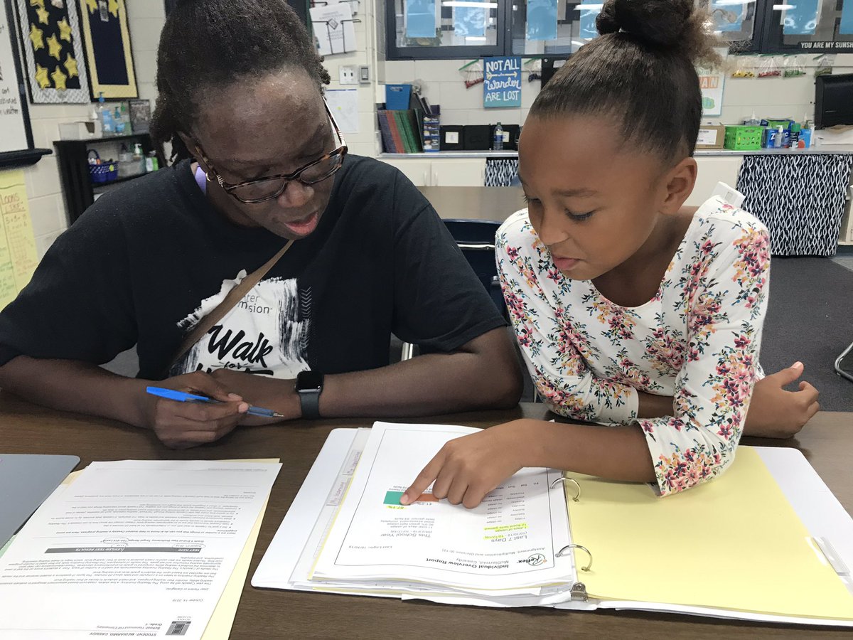 GingerPope's tweet photo. Powerful moments today watching students lead their own parent conferences #Beeslead @HHEBees @ejeffcoat https://t.co/SocRswqmmg