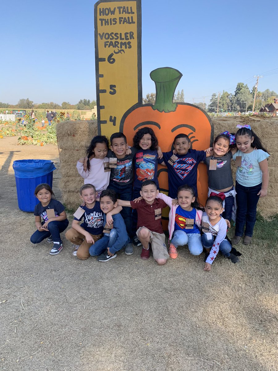 TorresEdith24's tweet photo. Fun at the Pumpkin Patch 🎃 https://t.co/71RCo2dvEs