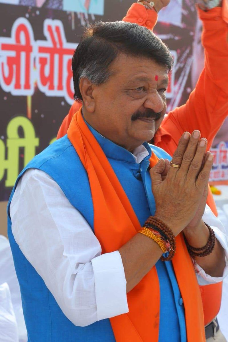 VershaAkky's tweet photo. आओ मिलकर दीप जलाये!!

दयाल बाग पर आयोजित कार्यक्रम में हिस्सा लिया, जिसमें 5000 जरूरतमंद एवं निर्धन परिवारों को दीपावली पर उपकार वितरित कर उनके चेहरों पर मुस्कान लाने की कोशिश की और सभी को दीपावली की अग्रिम शुभकामनाएं प्रेषित की।

#HappyDiwali https://t.co/upn3J3HCkP