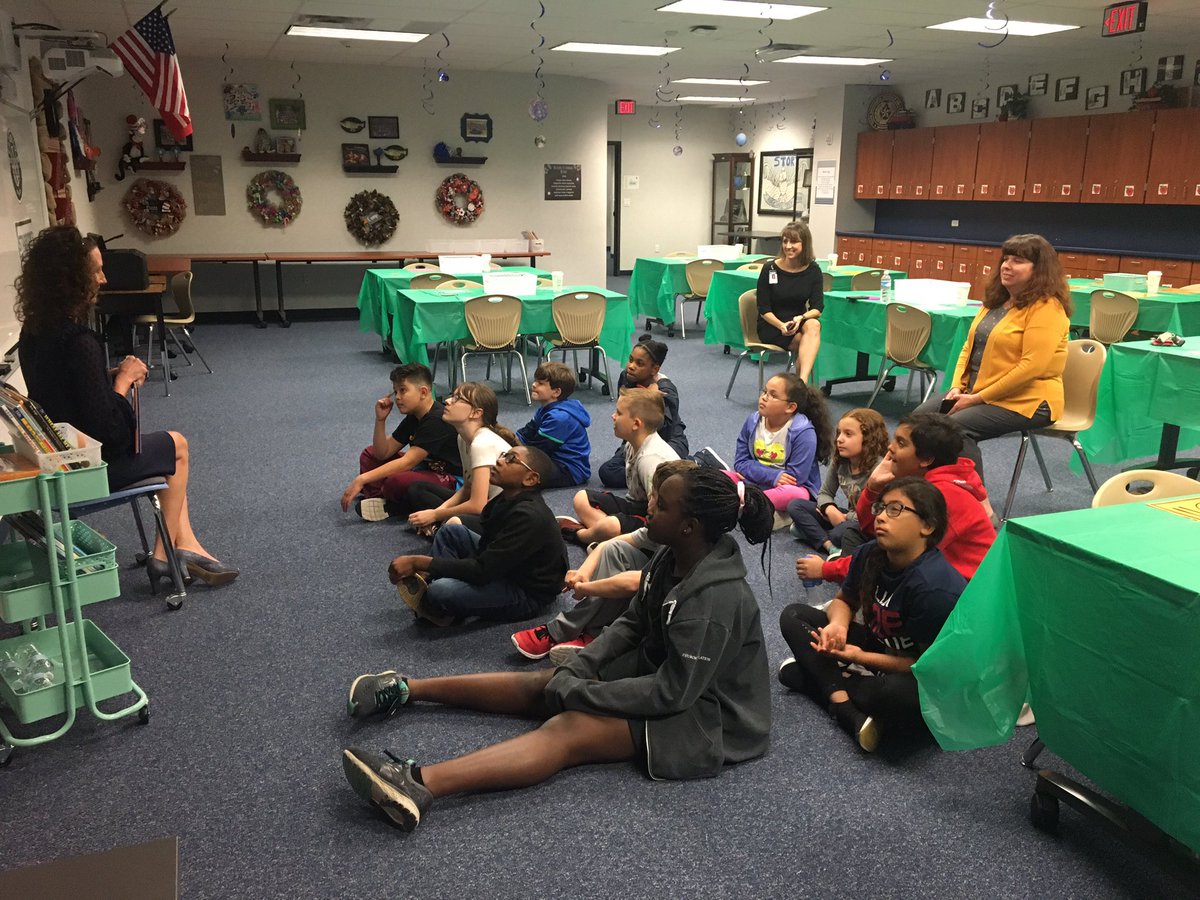 _Mrs_Francis's tweet image. Thank you Mrs. Wilhelm for reading to us today! #FallintoReading #MysteryReader