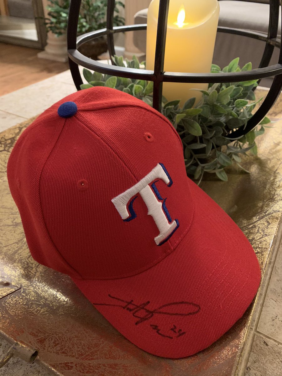 Latest addition to my “Pence” collection! Thanks SO much <a href="/hunterpence/">Hunter Pence</a>  <a href="/LetsGetLexi/">Alexis Pence</a>  #ForeverGiant #ForeverGR8ful #8 #24 <a href="/Rangers/">Texas Rangers</a>