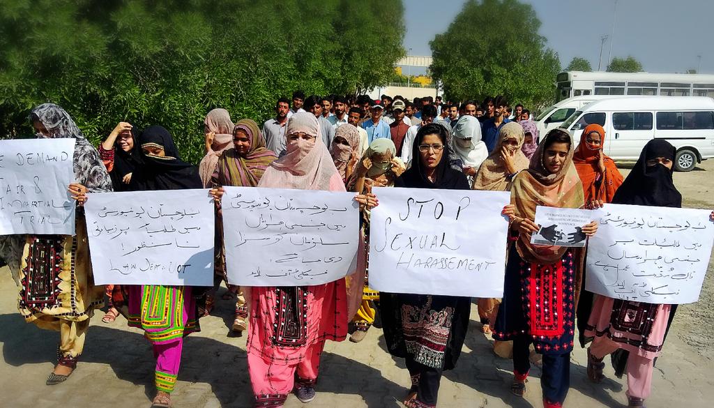 JanMohammadBal1's tweet photo. University of Turbat Law Department did a walk against the Harssement case in UOB....stop Students Harssement.
Stop such cruel acts in educational institutions..

#DownWithUoBAdmin https://t.co/HNW87AOm3R