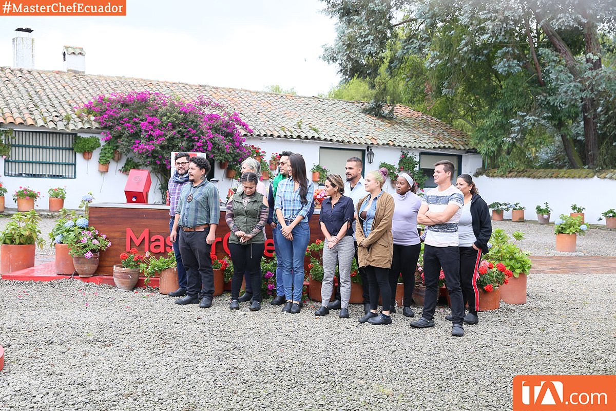 Los participantes están listos para formar los equipos del reto de campo de #MasterChefEcuador