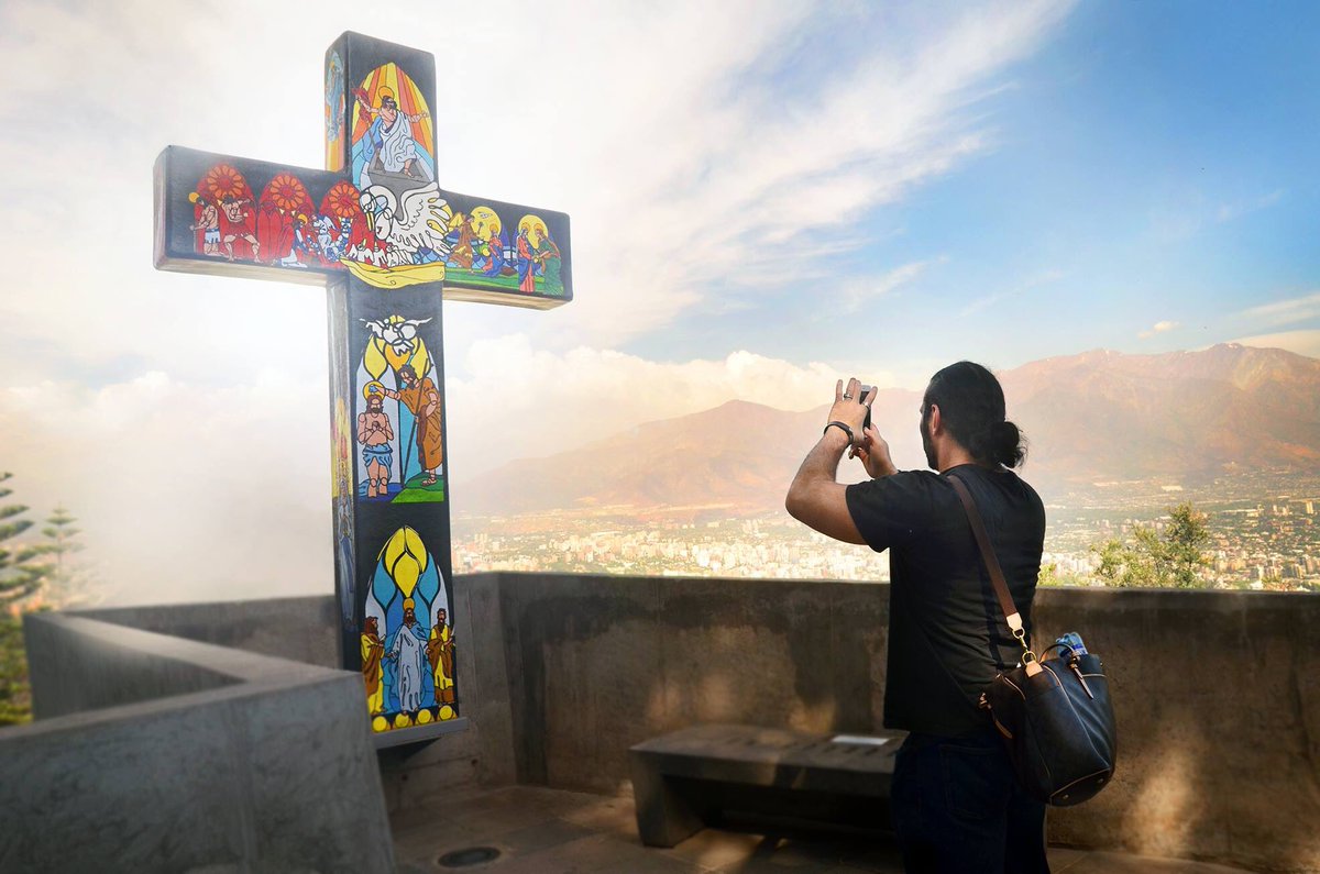 MATTHARDYBRAND's tweet photo. Wanna send some love to all the Chileans tonight. I know that #Chile is going through an extremely rough period currently.

I have many great memories in Santiago, been there several times. Santiago is filled with amazing people &amp; my thoughts are with you all. Stay strong. https://t.co/CFfPI1aLbZ