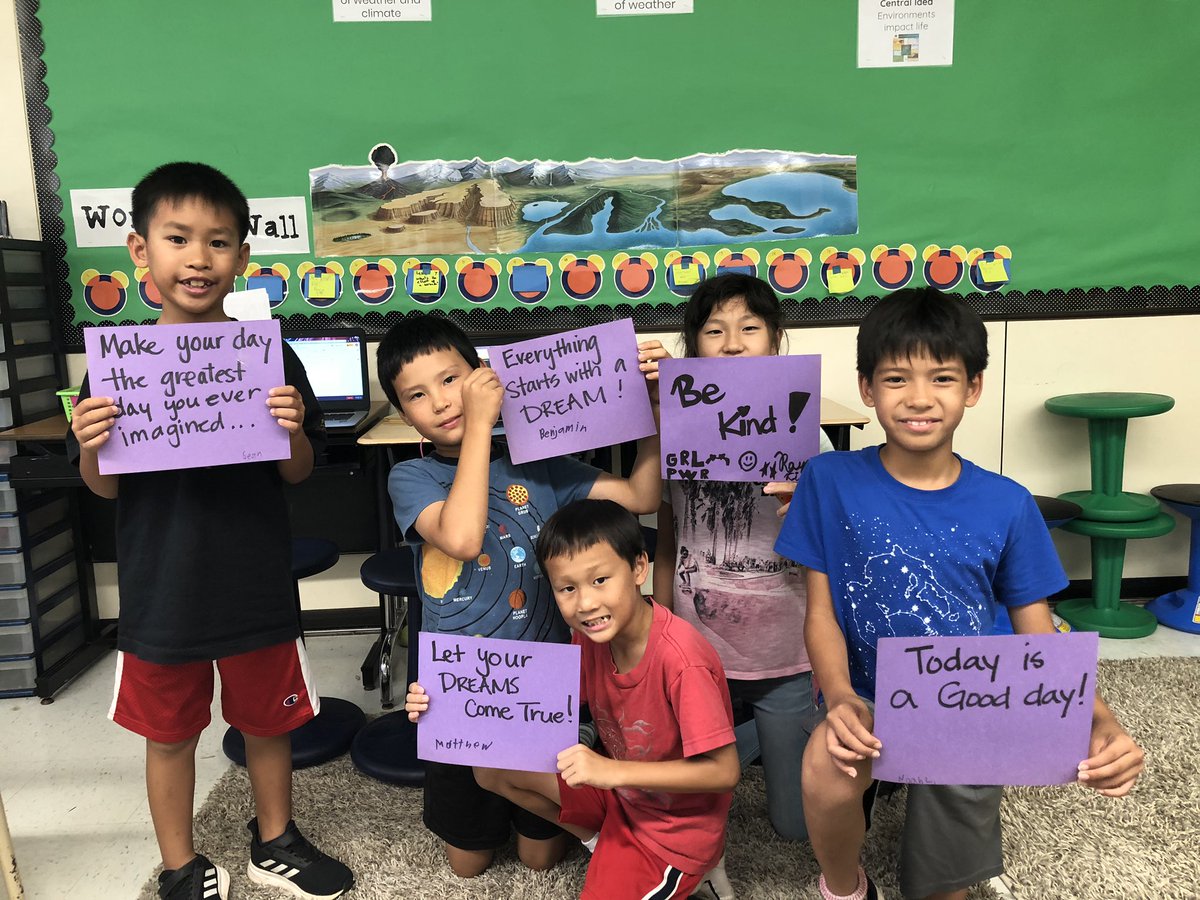 MrsLTsuruda's tweet photo. Connect and Respect week. Today, students thought of positive messages to share with others. #IBHawksFly https://t.co/hpcgnCX3Pb