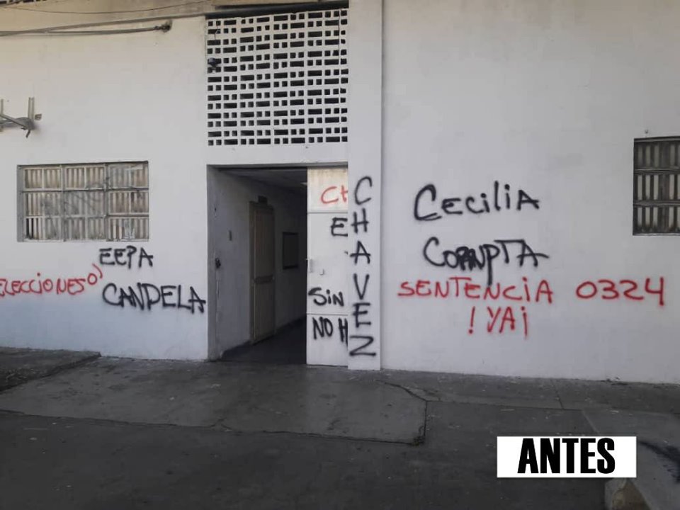 Uniespacio's tweet photo. RT AgoraUCV: ÀGORA, como equipo estudiantil de la Escuela de Estudios Políticos y Administrativos de la Insigne UCV, no permanece inerte ante la alevosía vandálica de individuos cuyos medios violentos y despreciables, han dañado el patrimonio físico de n… https://t.co/jN3dvcP4kk