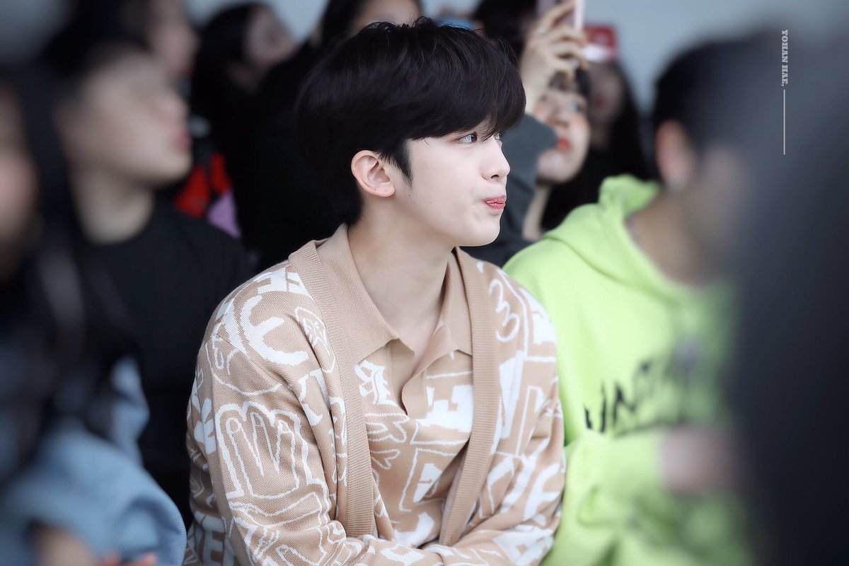 yohanhae_0922's tweet photo. 191019 luv 유 ❣️

강의 너무 심심해서...업로드 
그리구...새로운 로고...

#김요한 #엑스원 #KIMYOHAN #X1 @x1official101 @x1members https://t.co/fCx9zBewO7