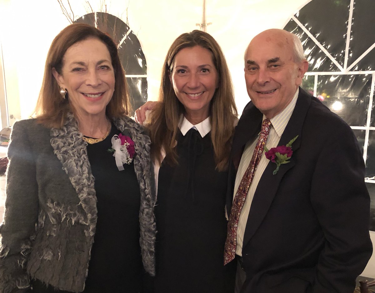 sohudsonvalley's tweet photo. #mentors teach, empower, lead, & think about tomorrow Thank you @KVSwitzer & #rogerrobinson for living a life in action #gamechangers #runningleaders #livebyexample #rolemodels #261fearless #runningchangeslives #throughtheyears ๐๐ปโโ๏ธ https://t.co/HFrtJrB8CL