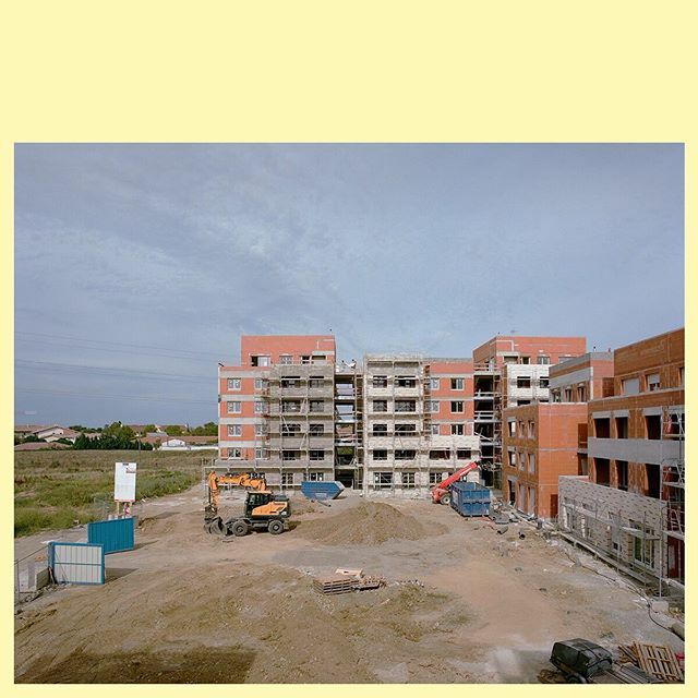 Le coeur d'îlot généreux permet d'écarter les vis-à-vis tout en dégageant un large espace dédié à l'usage collectif, le jardin partagé.

81 logements, Toulouse
Scalène, Gama, Gomboc
Livraison 2019

photo : <a href="/antoine_seguin_/">Antoine Seguin</a> ift.tt/2N0DkOB