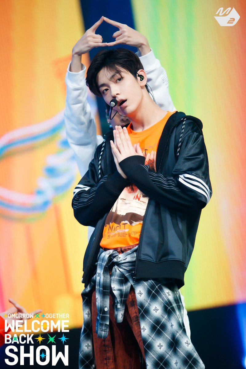 TXTOfficialIT's tweet photo. Welcome Back, SOOBIN!
#투모로우바이투게더 #TOMORROW_X_TOGETHER #TXT
@TXT_bighit
#WelcomeBackShow #웰컴백쇼 https://t.co/za4WeOFjWo
