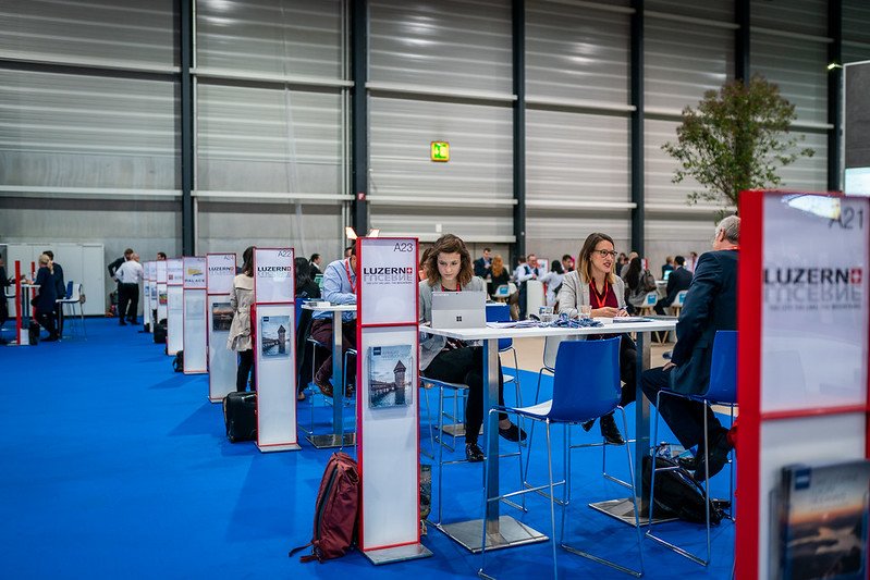 STnet.ch tweet media