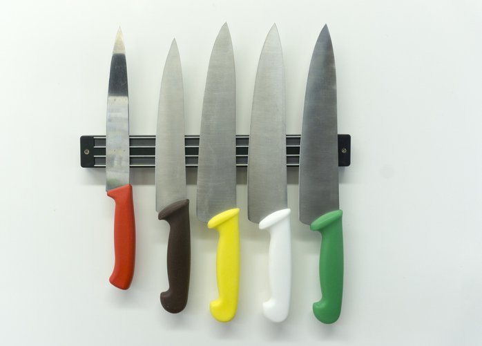CebaLtd's tweet image. #Colourcode your #kitchen to stop cross-contamination, not only to protect your business but to keep your customers safe. 
Purple = allergens
White = bakery and diary 
Yellow = cooked meat
Brown = root vegetables
Red = raw meat
Blue = raw fish
Green = salad, fruit and fresh veg
