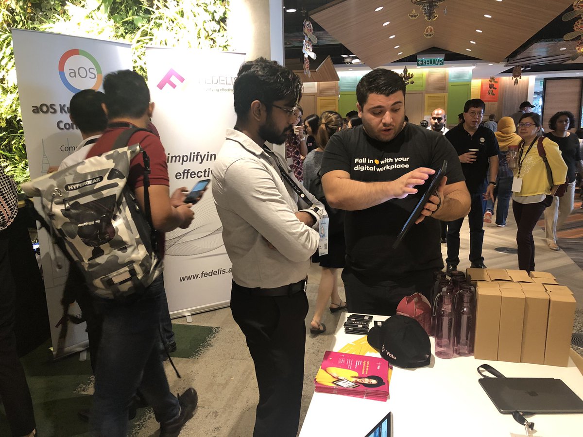 ValoSolutionsHQ's tweet photo. @xGokan is on fire at the #AOSKL event in our booth talking about digital workplace and how we enhance that with our award-winning solution #ValoLove https://t.co/zIvRJjJZqw