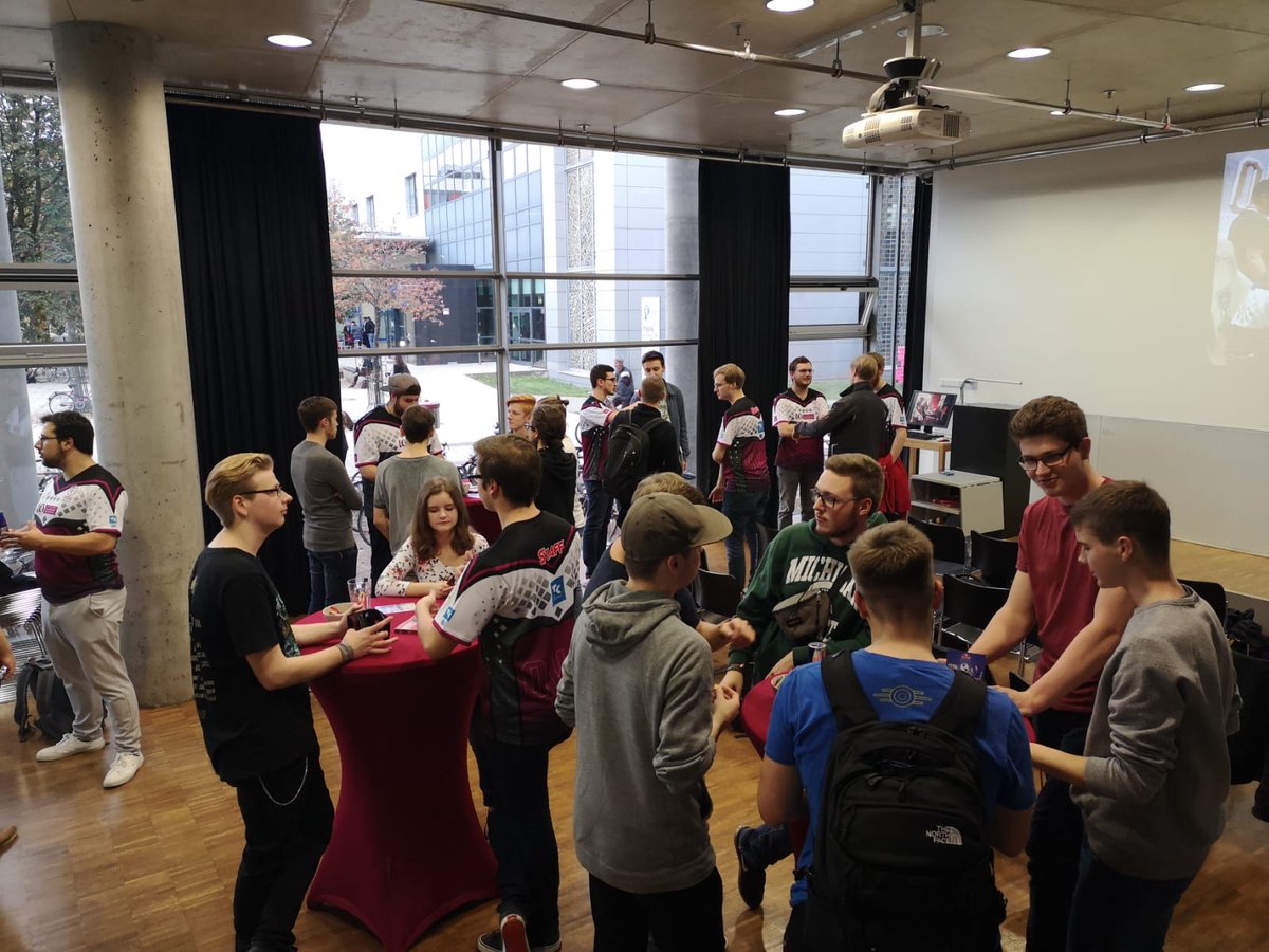 ovguesports's tweet image. Vielen Dank an alle die gestern Abend da waren 😍
Infoabend an der @OVGUpresse ist abgehakt
Erstie Stammtisch steht als nächstes an!
#eSports