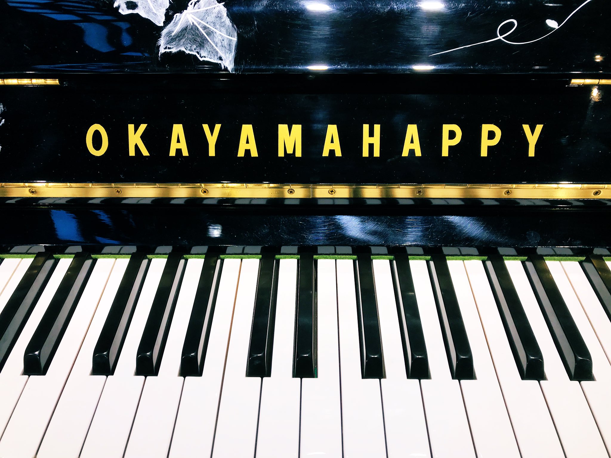 難波大 Masaru Namba 凄くカラフルでポップなストリートピアノですね Yamaha のロゴが Okayamahappy になっていて 凄くお洒落です 岡山駅 岡山エキチカストリートピアノ ストリートピアノ T Co Soiyrb0wnt Twitter