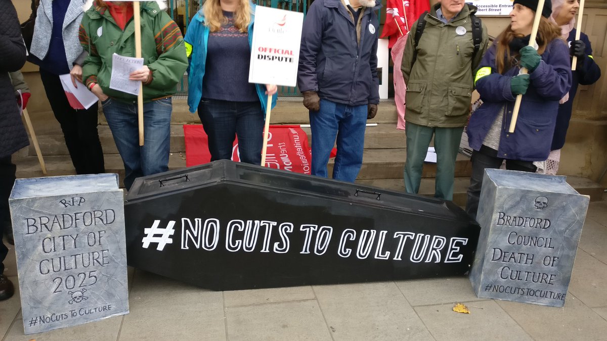 R4Shearer's tweet photo. Day 2 strike #NoCutsToCulture #Bradford2025 #KeighleyLibrary @union_unite @UniteNEYH https://t.co/QmSr0jpXKE