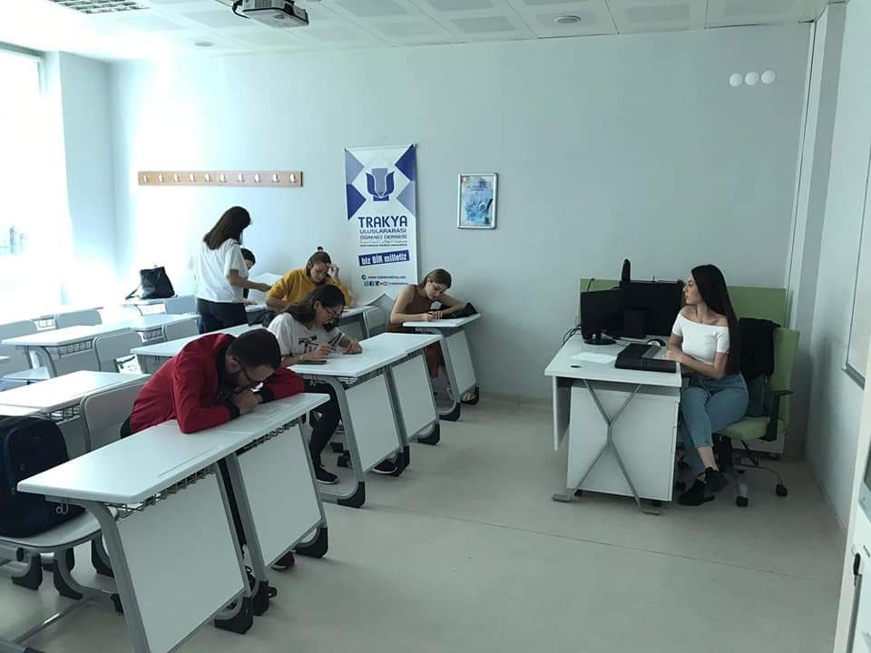 2019 - 2020 Eğitim ve Öğretim Dönemi Almanca ve İngilizce Dil Eğitim Kursumuzun Seviye Tespit Sınavı' nı Edirne Gençlik Merkezinde gerçekleştirdik. Seviye sınıflarımız oluştuktan sonra kurslarımız Şehit Ressam Hasan Rıza Kitap Kahve de başlayacak. <a href="/MUHAMMETCARTI/">Muhammet Ecevit Carti</a> <a href="/mbulut06/">Mehmet BULUT</a>