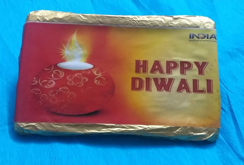 RitikaGaikwad3's tweet photo. Happy Diwali chocolate Bar it can be customized in any flavor &amp; colour 😋😋
DM for order 7039180274
#homemade #chocolover #diwaligift #diwalispecial #customizeorders #happydiwalichocolatebar #delicious #shubhangi_udar https://t.co/bNBbc5V4oY