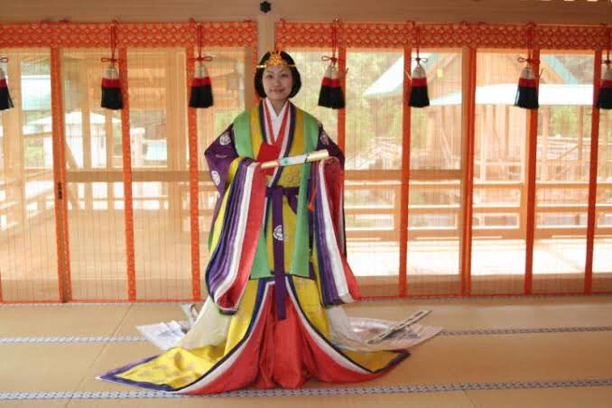 即位礼正殿の儀をみて平安時代最高…ってなった人。徳島に平安貴族がはちゃめちゃに体験できる宿があるよーー！！