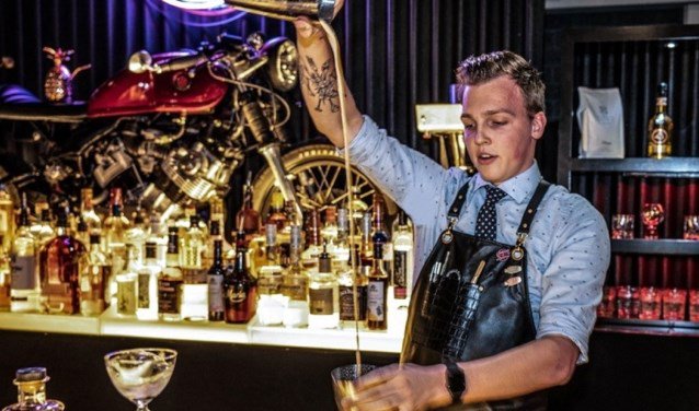 Bryan Kuyer: Nederlands beste bartender op WK SOEST Bryan Kuijer (19) werd vorige week tijdens de Bartender en Barista Challenge Licor43 &amp; Coffee verkozen tot de beste bartender van Nederland. Het nationaal kampioenschap... twib.in/l/qjAeE8Ldajoy