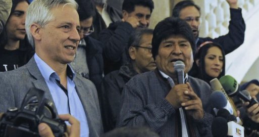 Présidentielle en #Bolivie : vers une victoire susprise de Morales, des incidents éclatent 

Selon un décompte rapide des voix, Evo #Morales se dirige vers une victoire au premier tour en Bolivie.
#Actualité #Bolivie #Législatives2017
