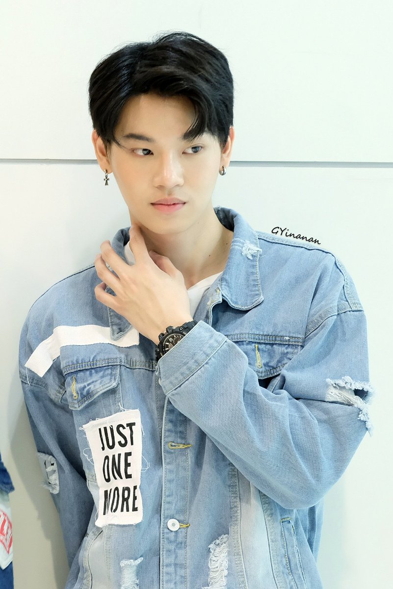 GYinanan's tweet image. ไหนใครทำอะไรคุณอานันท์​ ยิ้มหน่อย​ยนะ 😊😊#กล​รัก​รุ่นพี่​ @Only__Yin @enoflove @yinyin_anw #YinAnan​#rookiethailand