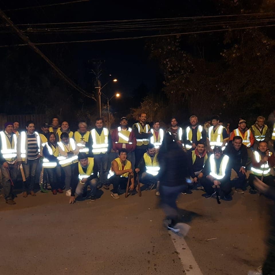 Lomasdelocanas's tweet photo. Organizacion total para el resguardo de todos los vecinos. Cuidamos nuestro barrio! 💪💪💪🇨🇱❤ en Lomas De Lo Cañas https://t.co/W3OWMVtRN8 https://t.co/xekCnSIGpI