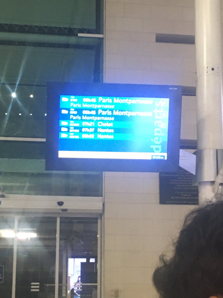 MarieFrizot's tweet photo. Sinon le trafic est parfaitement revenu à la normale... 4 départs depuis Angers ce matin ! #sncf #angers #zeroinformation https://t.co/Ljzgt6dBba