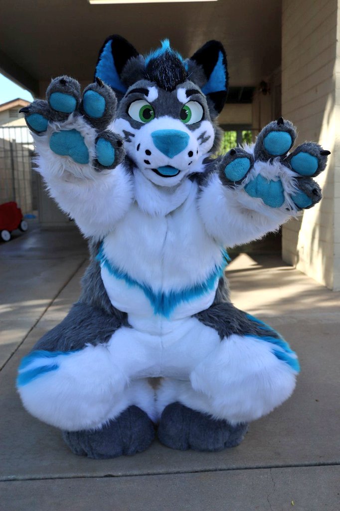Aaaaaa AAAAAA

Thanks you ALL for 5k followers! Im gonna try and do something in return! Post your refs and I'll do free sketches for 5 people!! 

📷: @RandiiFoxy