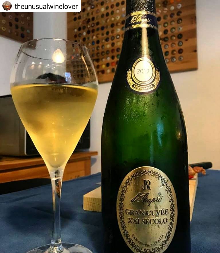 dArapriSpumanti's tweet photo. #Repost @theunusualwinelover
Grand Cuvée XXI Secolo 2012 - D'Araprì
Grandi bollicine dalla Puglia!
48 mesi sui lieviti per un profumo e una brillantezza eccezionali!
#🍾 #darapri #bollicine #sparklingwine #metodoclassico #puglia #enolovers #vino #sparkling #bubbles #enjoydarapri https://t.co/54anvm7LSf