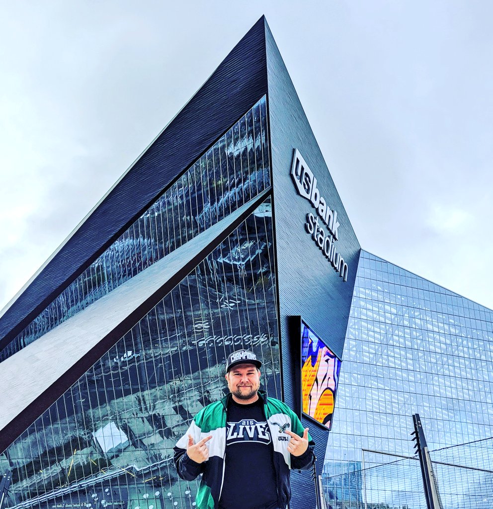 NiceShotShooter's tweet photo. Shout out to the guys from @The215LiveShow for getting me hooked up with the goods! Be sure to listen in and check out their swag #FlyEaglesFly #215Live https://t.co/Rc1lKwVaJd