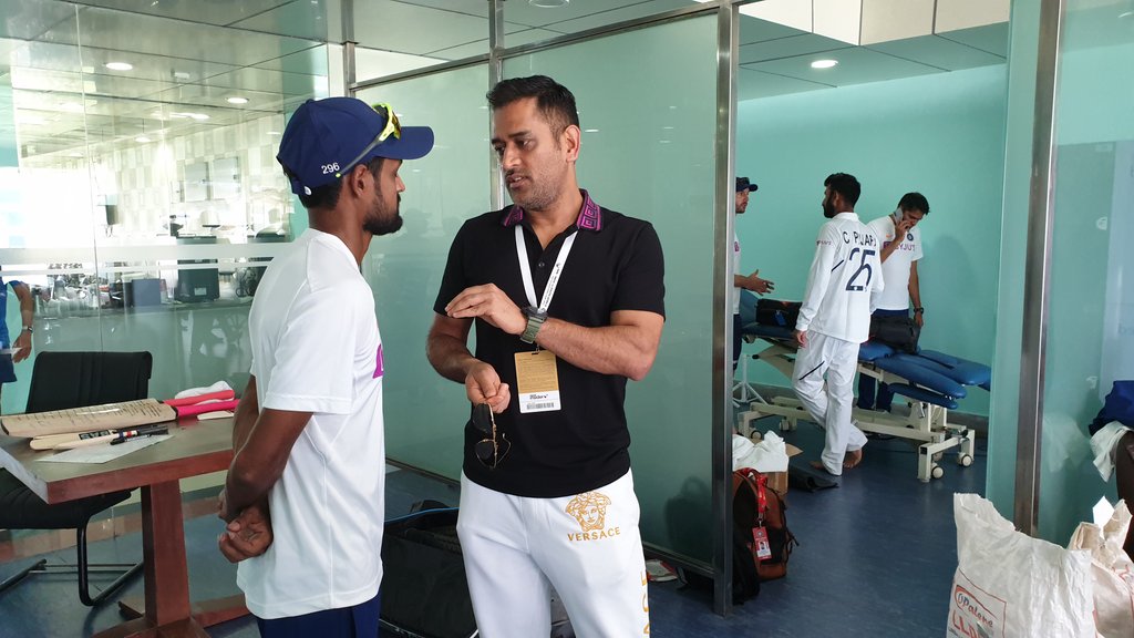 KowsikAnandhan's tweet photo. Look who's here😍 mahiya back in Indian dressing room Ranchi #INDvsSA @msdhoni #tipsmaster https://t.co/j2KS4q84MK