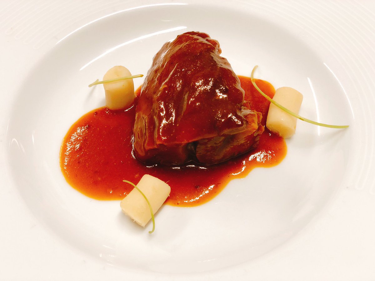 RSamaruc's tweet photo. Que está pasando ? Abrimos después de las vacaciones .Con unas sugerencias. Y un nuevo menú otoñal increíble #nuevomenudegustacion #cordero #boniato #restauranteendenia #restaurant #Foodie #food #ismaelbilbao https://t.co/0AoD1pgzyS
