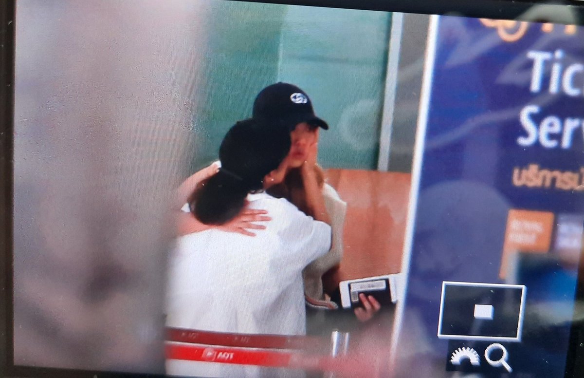 Momant_Fine's tweet photo. อย่างน่ารักเลย คุณแม่หอมแก้มน้องเติร์นจนแก้มบู้บี้ https://t.co/Zj7XR6I0lN