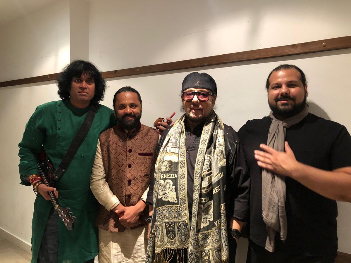 MandolinU's tweet photo. #BiennaleMusica2019
Performed along with the legendary Official Louiz Banks sir, Gino Banks and Ghatam Giridhar Udupa at Teatro Toniolo for Biennale Musica 2019.
#mandolinurajesh #urajesh #rajeshmandolin #louizbank #ginobank #ghatamgiridharudupa #Venice #italy https://t.co/zqHCzHrKYM