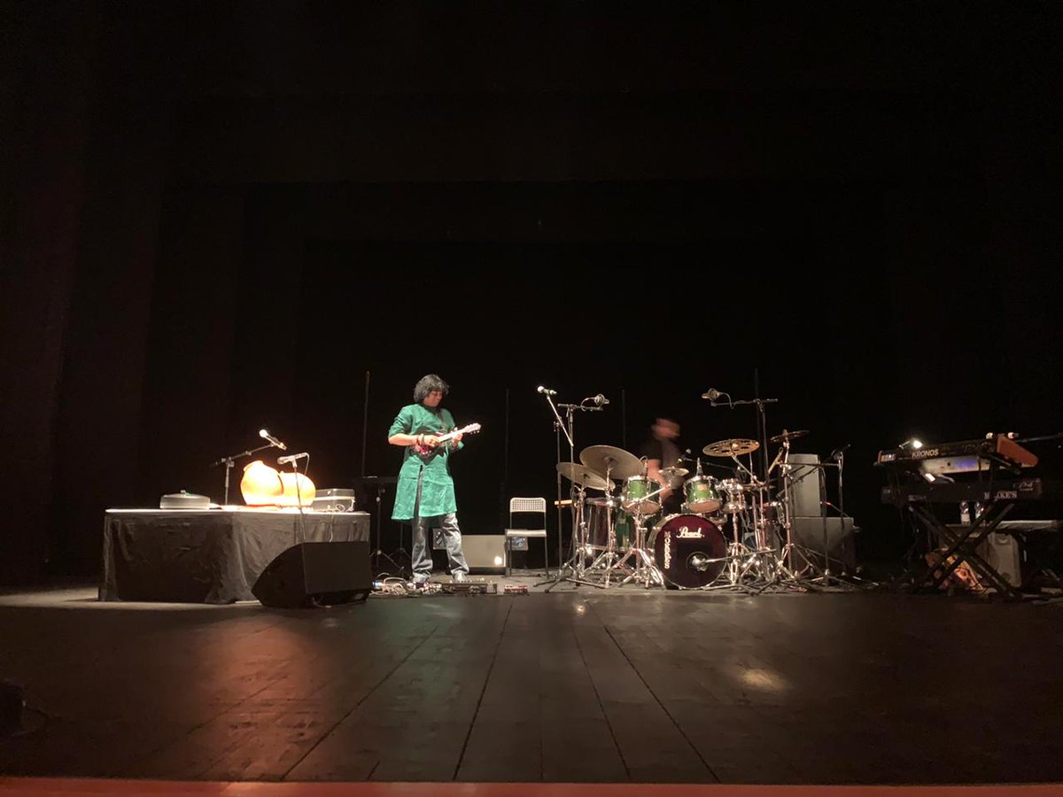 MandolinU's tweet photo. #BiennaleMusica2019
Performed along with the legendary Official Louiz Banks sir, Gino Banks and Ghatam Giridhar Udupa at Teatro Toniolo for Biennale Musica 2019.
#mandolinurajesh #urajesh #rajeshmandolin #louizbank #ginobank #ghatamgiridharudupa #Venice #italy https://t.co/zqHCzHrKYM