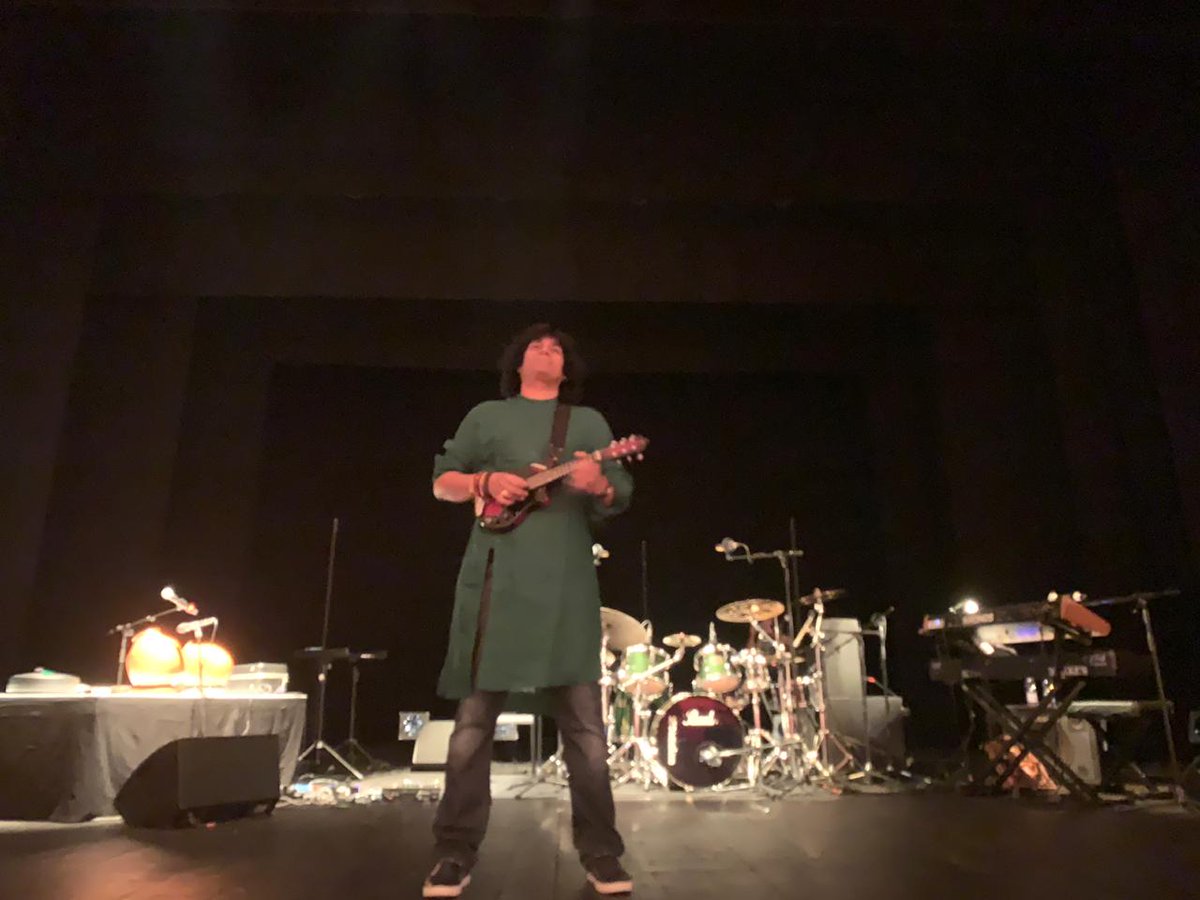 MandolinU's tweet photo. #BiennaleMusica2019
Performed along with the legendary Official Louiz Banks sir, Gino Banks and Ghatam Giridhar Udupa at Teatro Toniolo for Biennale Musica 2019.
#mandolinurajesh #urajesh #rajeshmandolin #louizbank #ginobank #ghatamgiridharudupa #Venice #italy https://t.co/zqHCzHrKYM