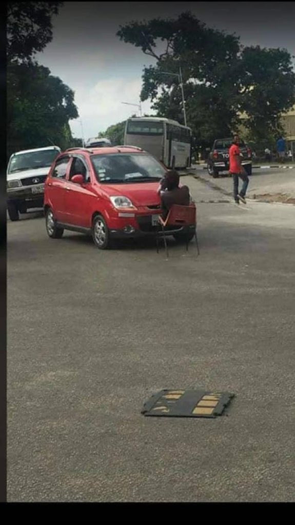 alajoelnii's tweet image. Chale on a real 
This guy is a legend 
#KNUSTDemoAt1