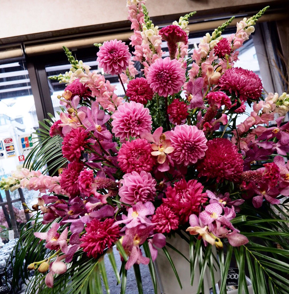Flower Liberte リベルテ V Twitter Stand Flower ピンクがイメージカラーのお店の周年お祝いにお届けさせていただきました おめでとうございます 益々のご繁栄をお祈りいたします Flower Arrangement Gift Standflower お祝い 周年祝い スタンド花