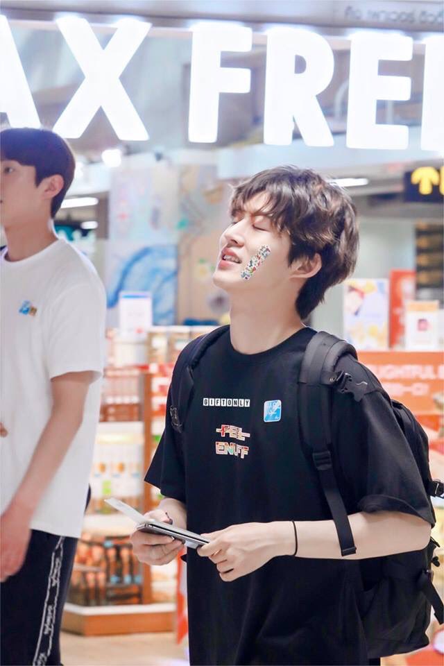 _454712_'s tweet photo. Donβt forget that You are beloved of every iKONIC all over the world, your family and iKON brothers .!Happy Birthday to our One and Only iKON leader @ikon_shxxbi !ππβ€οΈ Weβre here open arms waiting for you dear..π
#BelovedHanbinDay
#ForOneandOnly131
#OT7 https://t.co/TNr43uiITQ
