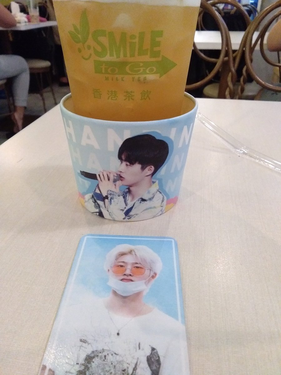 Mainexx131's tweet photo. Here @SmileToGoHK españa branch. Bakit wala akong nakikitang iKONIC dito?? Medyo sad 🙁 @3pleKHB #TripleHEvent https://t.co/sg4avLsu4t